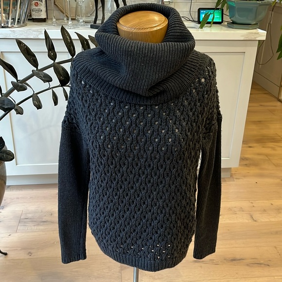 VGUC Alice + Olivia dark grey 100% wool patterned long sleeve cowl neck sweater - Picture 2 of 9